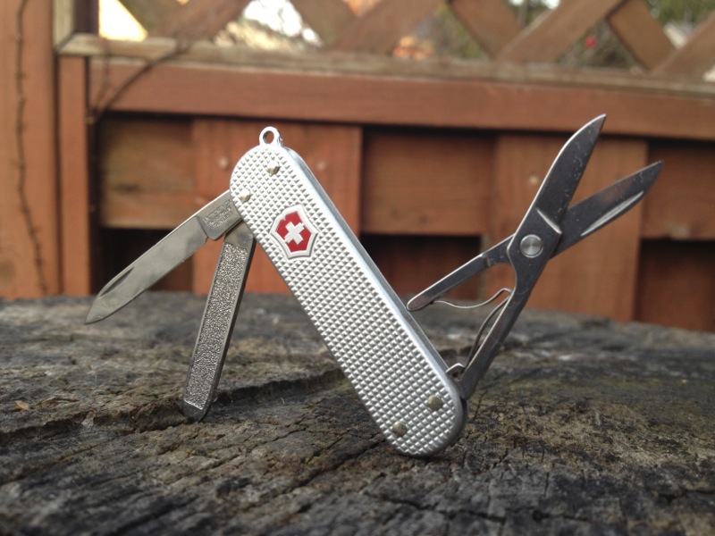 Victorinox best sale classic edc